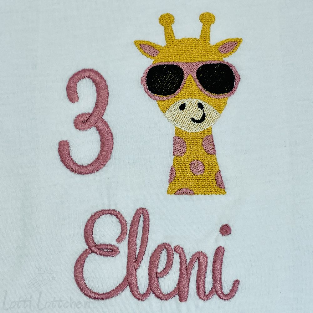Personalisiertes Geburtstagsshirt mit Giraffe