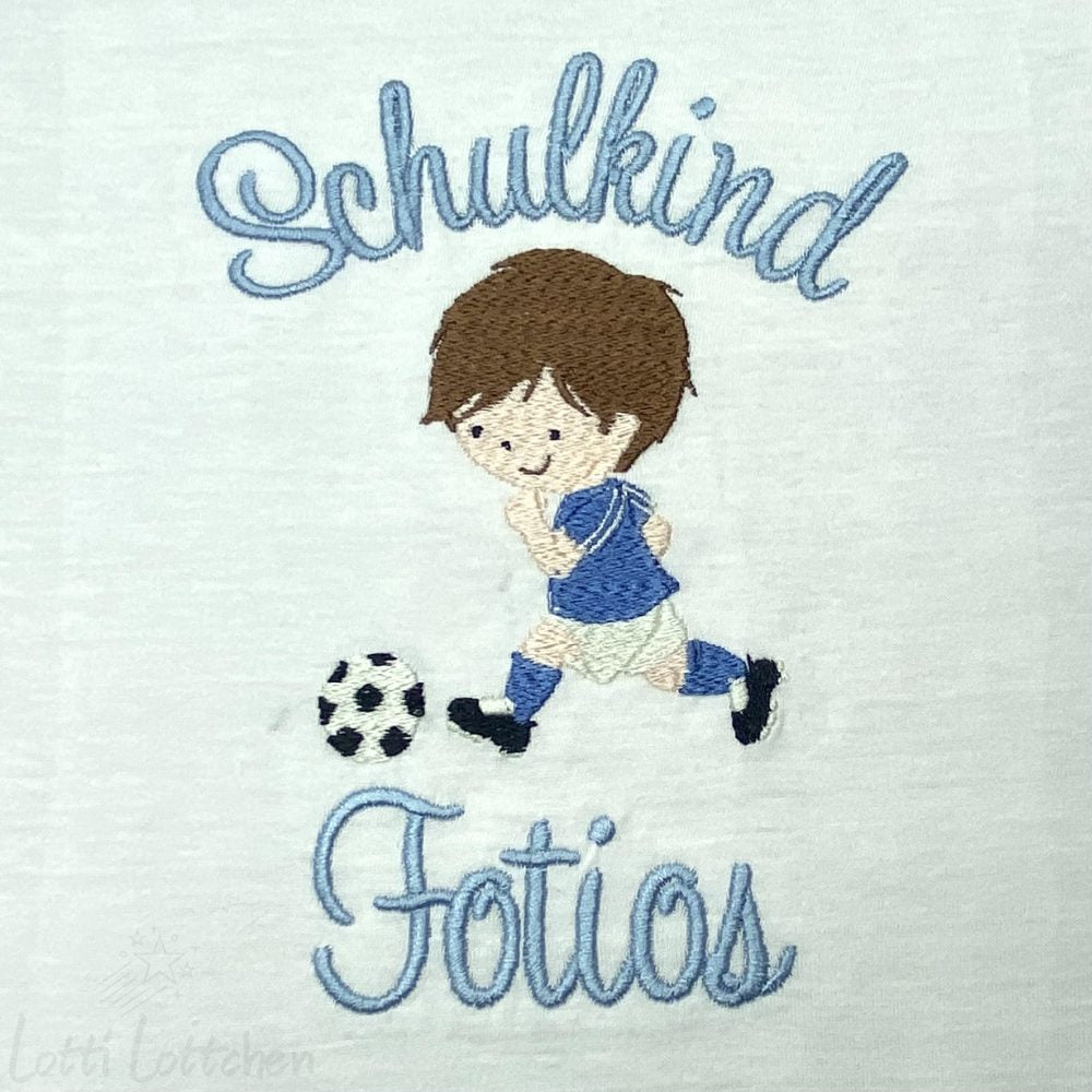 Hochwertig-besticktes-Schulkindshirt-Fussballer-mit-Name-Lotti-Lottchen