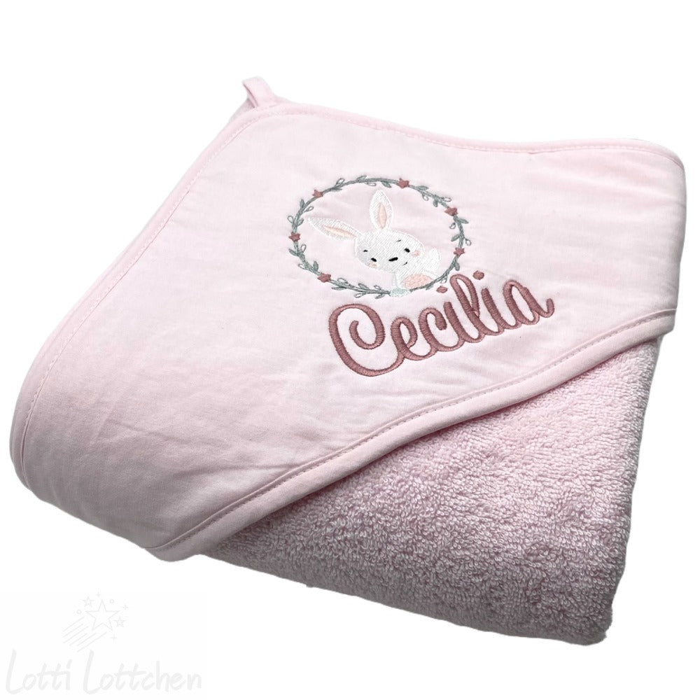 Hochwertig-besticktes-Kapuzenbadetuch-Hase-mit-Name-Lotti-Lottchen