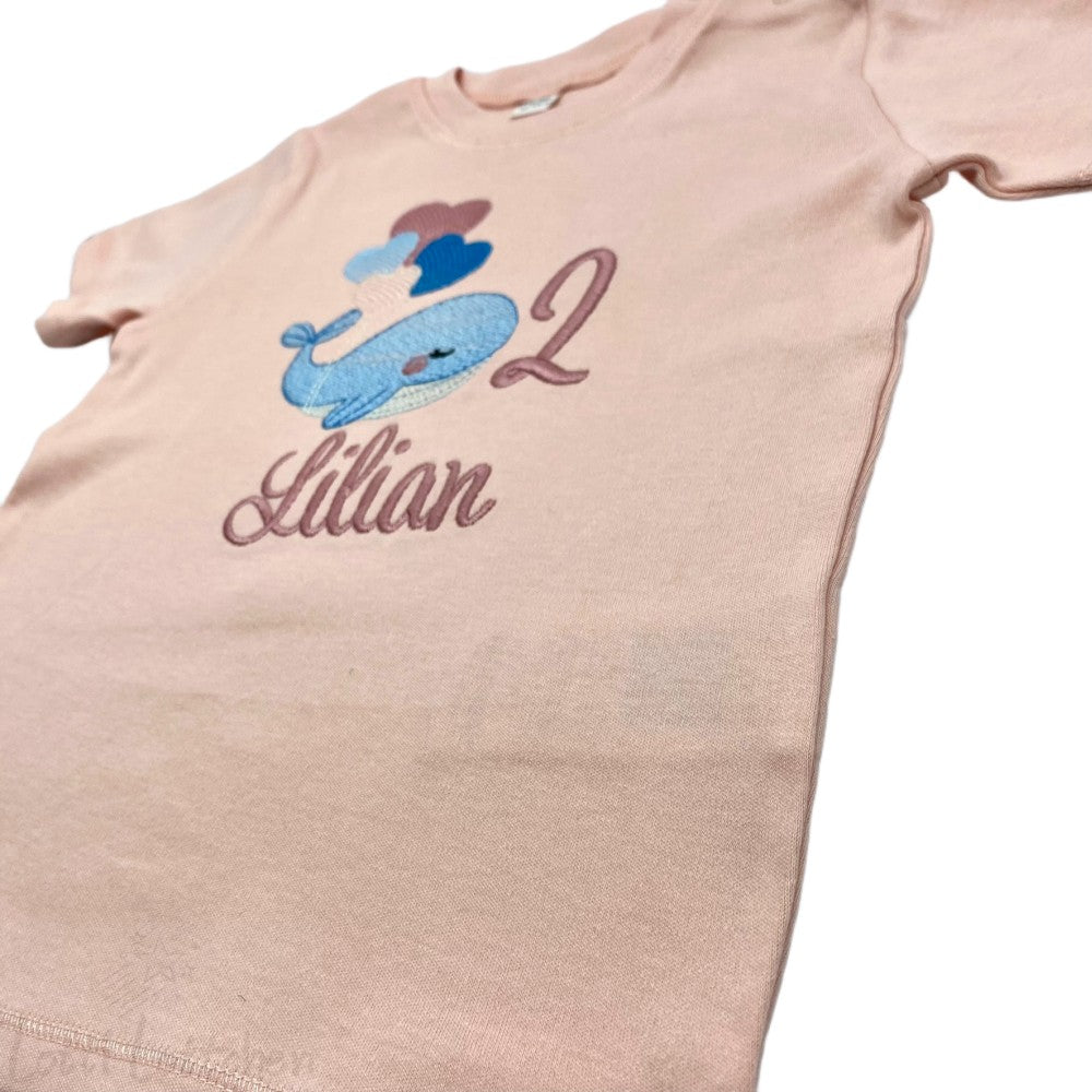 Hochwertig-besticktes-Geburtstagsshirt-Wal-mit-Name-Lotti-Lottchen